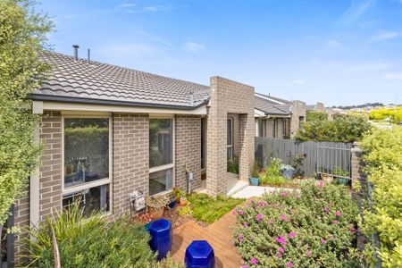 28 Salisbury Street, Casey ACT 2913 - House For Rent | Domain - Photo 5