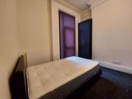 Room 2, 8 Broadgate, Preston - Photo 2