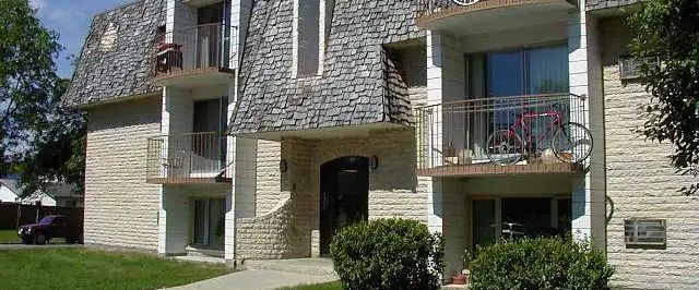 Richmond Village — 3 Bedroom Townhome - Photo 1