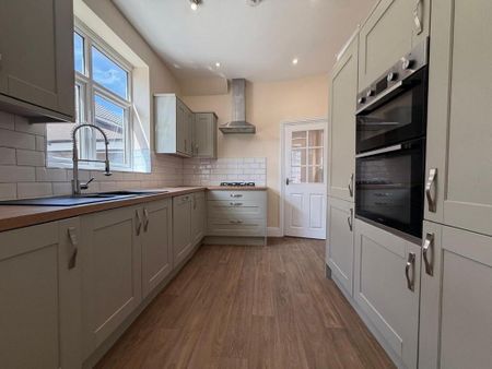 3 bedroom semi-detached house to rent - Photo 5