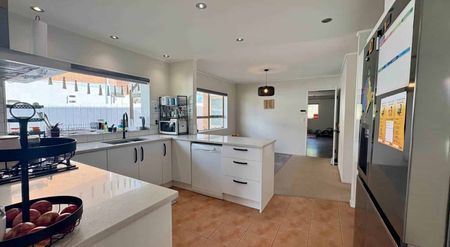 Spacious & Perfectly Located - All Pets Welcome! - Photo 4