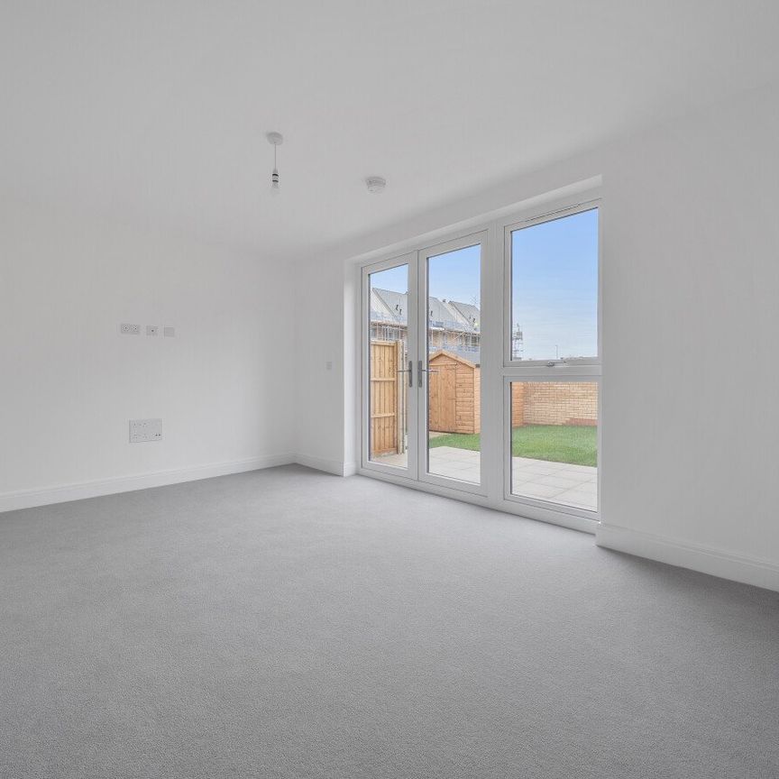 3 bedroom semi-detached house to rent - Photo 1