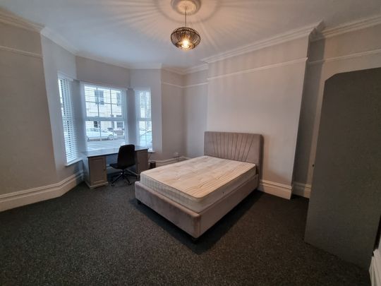 6 Bed Student Accommodation - Photo 1