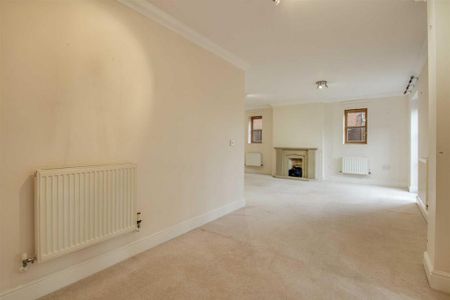 4 bedroom detached house to rent - Photo 5