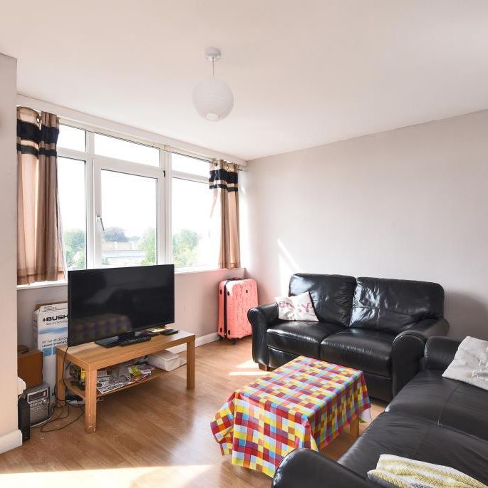 3 bedroom flat to rent - Photo 1