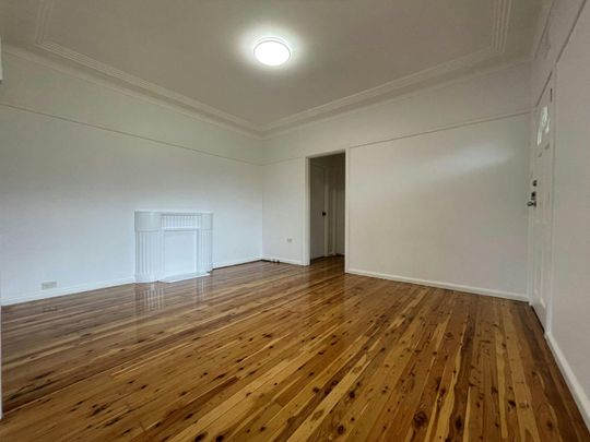 Modern 3 Bedroom Home - Photo 1