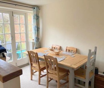 3 bedroom semi-detached house to rent - Photo 3