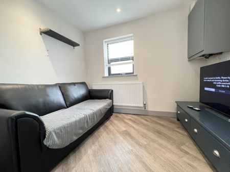 3 bed Apartment for Rent - Photo 3
