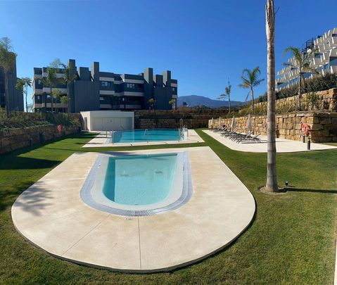 3 bedroom luxury Apartment for rent in Estepona, Andalusia - Photo 1