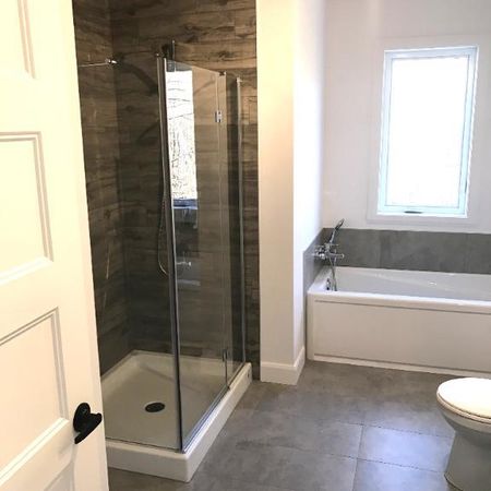 Superbe 5 ½ style CONDO (2019) à Farnham – Thermopompe & 2 Stationnements - Photo 3