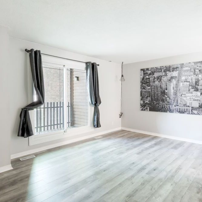 3 Bed, 2 Storey Condo in The Pines! - Photo 1