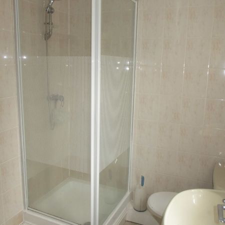 2 Bed Flat, North Hill Road, LS6 - Photo 4