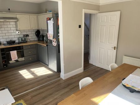 3 bedroom terraced house to rent - Photo 3