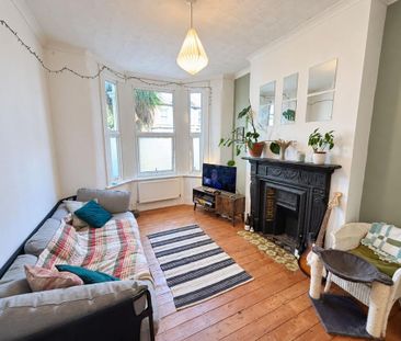 1 bedroom in a house share to rent - Photo 2