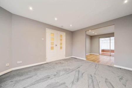 4 bedroom detached house to rent - Photo 4