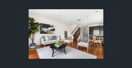 Modern Two-Bedroom Townhouse in a Prime Oak Park Location - Photo 4