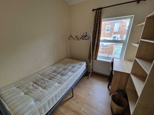 4 Bed Student Accommodation - Photo 1