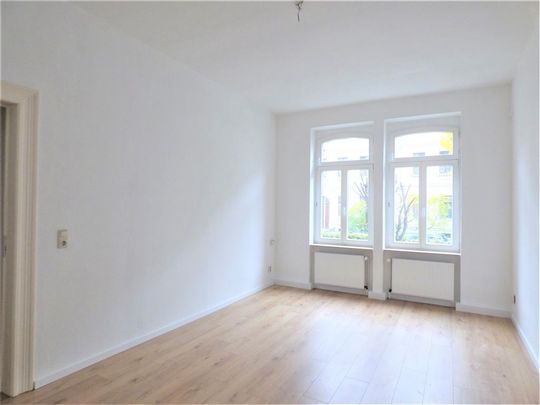 SINGLES AUFGEPASST! Ruhige 1 Raum Wohnung mit großer Wohnküche in Gohlis, Bad mit Fenster, Wanne - Photo 1