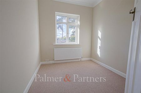 4 bedroom detached house to rent - Photo 3