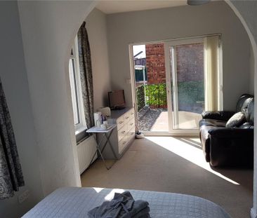 1 bedroom in a house share to rent - Photo 3