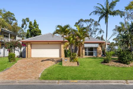 Spacious Family Home in Prime Helensvale Location - Perfect for Modern Living! - Photo 4