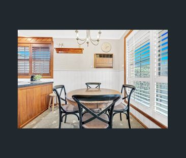 Large Family Home! - Photo 5