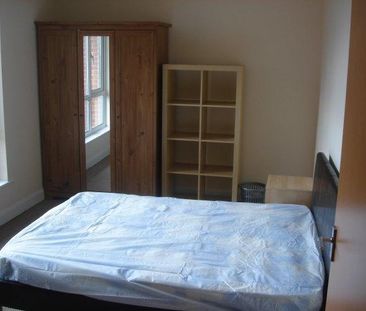 2 bedroom flat to rent - Photo 2