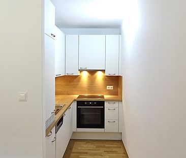 Unbefristet! Helle & ruhige Wohnung im 4.OG, neue Küche, 3 Min zur U3, sehr sicheres Haus, RIN 45 - Photo 1