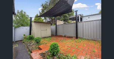 Charming 2 Bedroom in Prime Location - Photo 5