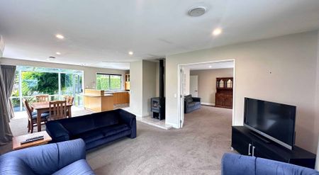 A Beautiful 3 bedroom house in Frankton - Photo 2