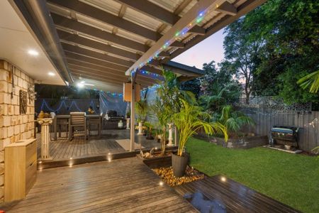 Family Home with solar and extra space for trailer, boat or caravan - Photo 5