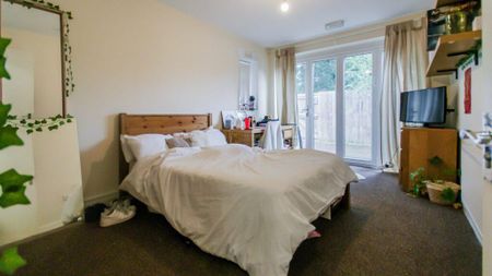5 bedroom terraced house to rent - Photo 4