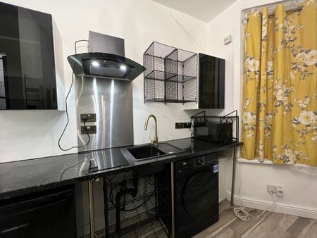 Studio Flat, Banff Road, M14 - Photo 5