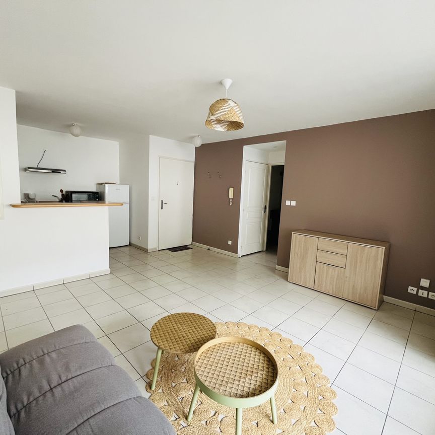 Location Appartement 2 pièces 41m² BELLE PIERRE 97400 - Photo 1