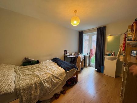 6 bedroom semi-detached house to rent - Photo 4