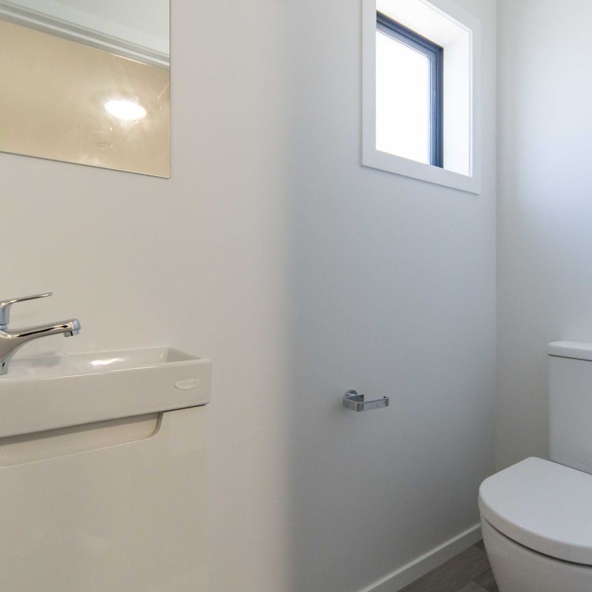 Brand-new upmarket executive townhouse - Photo 1