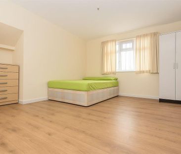 Property to rent - Photo 2