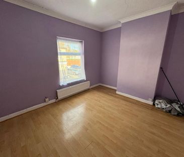 2 bedroom end of terrace house to rent - Photo 2