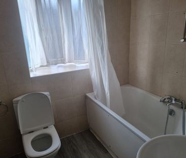 Room in a Shared House, Burnley Road, NW10 - Photo 5