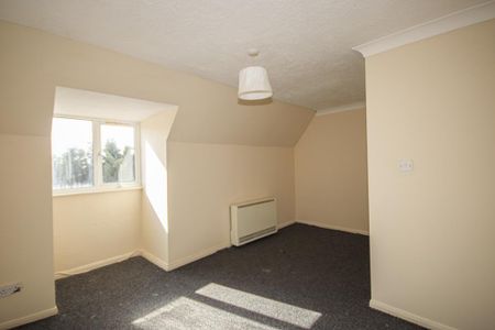 3 bedroom flat to rent - Photo 2