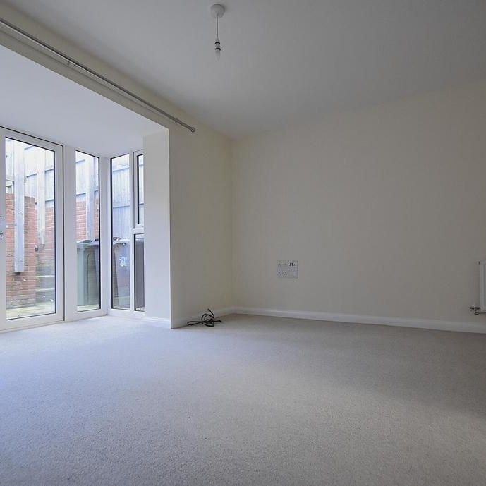 3 bedroom end of terrace house to rent - Photo 1
