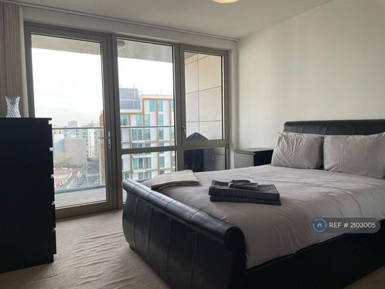 1 bedroom in a flat share to rent - Photo 1