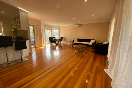 Neat family home - Photo 2