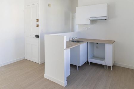 Location Appartement 3 pièces 52m² NICE 06100 - Photo 2