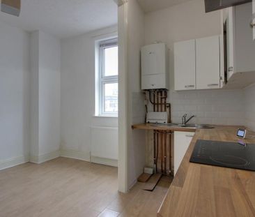 2 bedroom end of terrace house to rent - Photo 5
