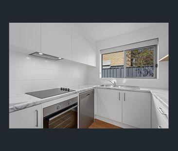 RENOVATED UNIT IN SOUGHT AFTER SURBURB - Photo 6