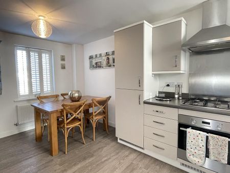 3 bedroom detached house to rent - Photo 2