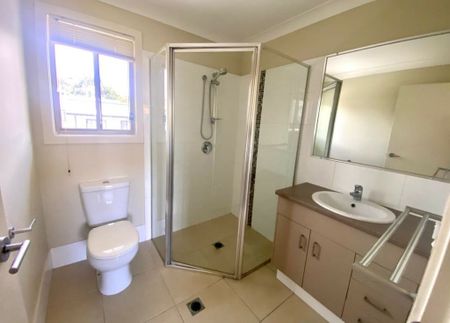 Modern 4-Bedroom Home in Prime Coomera Location - Photo 5