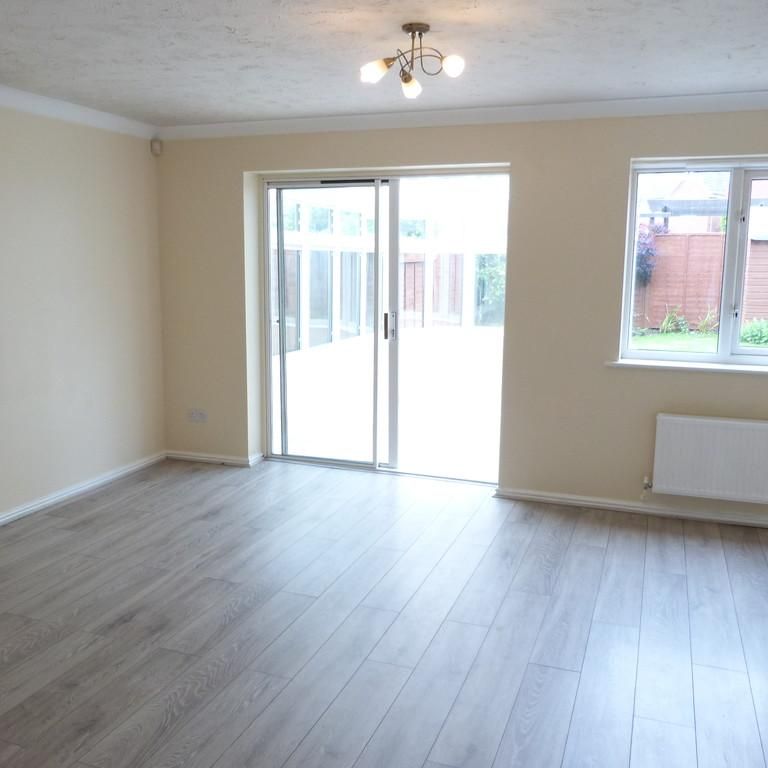 4 bedroom detached house to rent - Photo 1