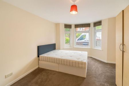 1 bedroom in a house share to rent - Photo 2